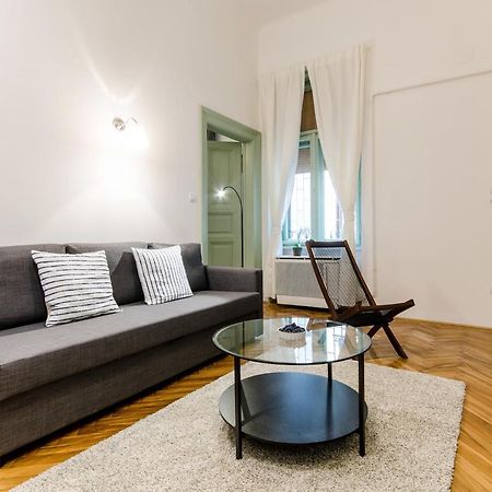 B63 2 Bedroom Apartment In Heart Of City Budapest Eksteriør billede