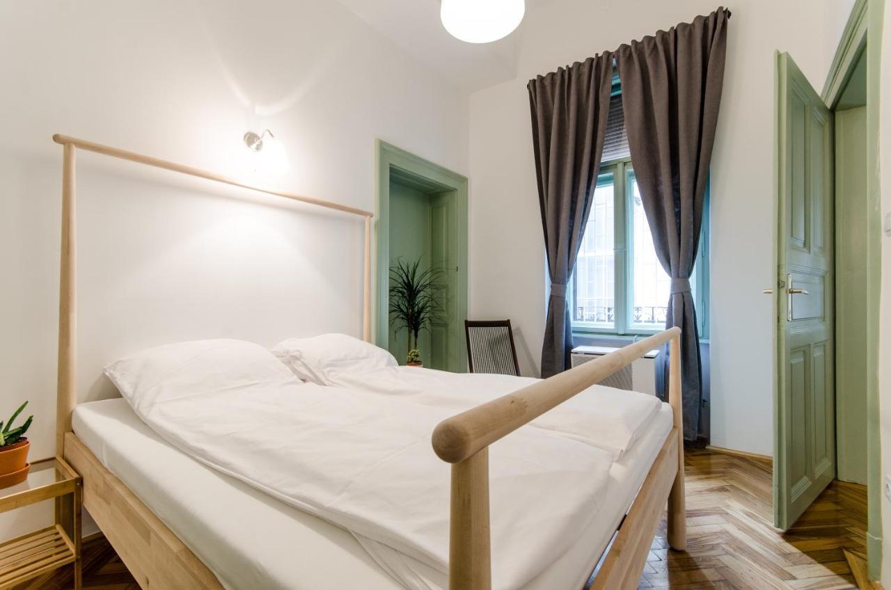 B63 2 Bedroom Apartment In Heart Of City Budapest Eksteriør billede