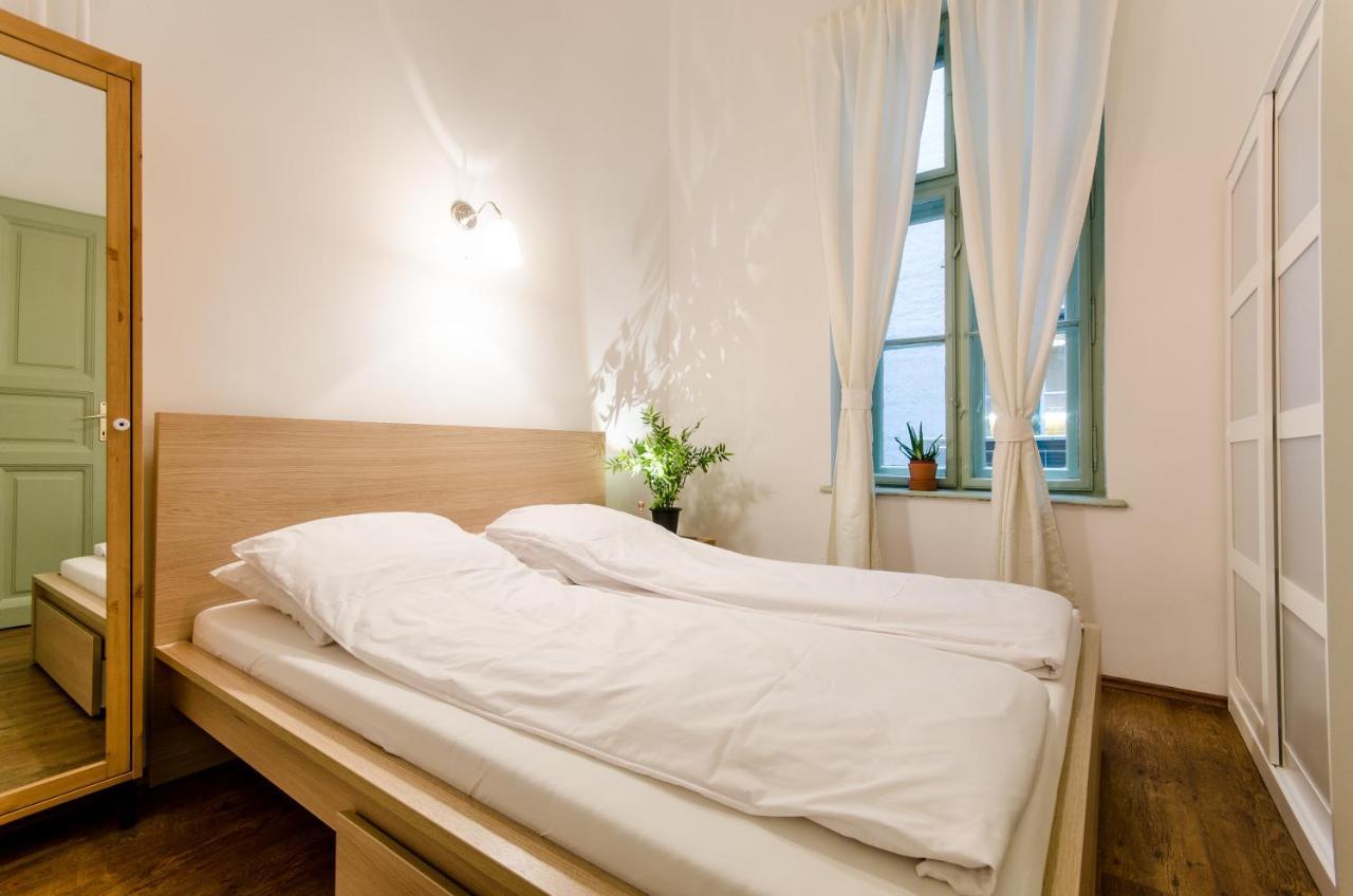 B63 2 Bedroom Apartment In Heart Of City Budapest Eksteriør billede