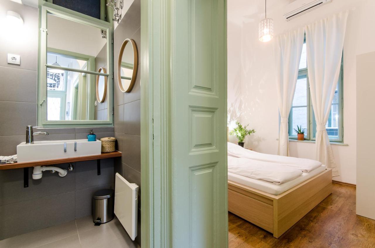 B63 2 Bedroom Apartment In Heart Of City Budapest Eksteriør billede
