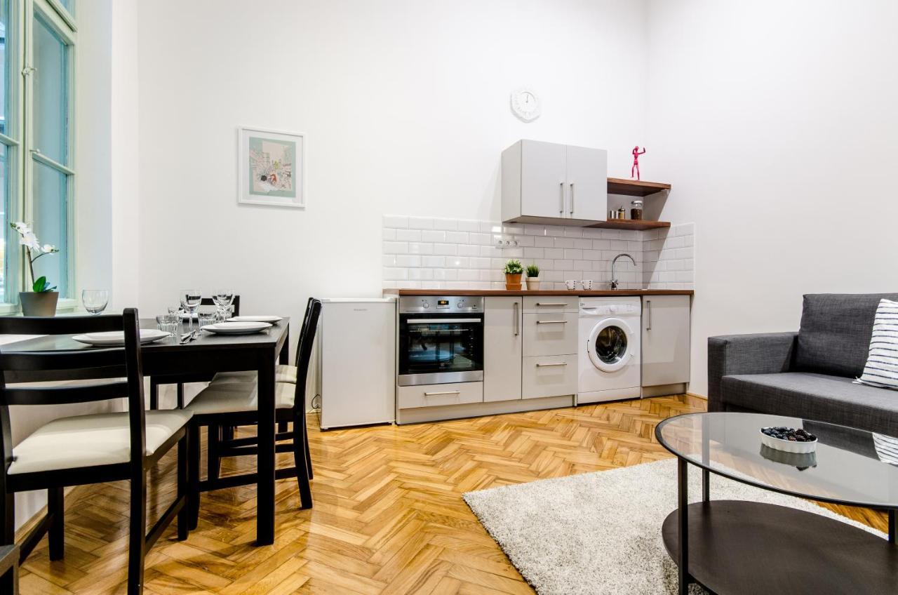 B63 2 Bedroom Apartment In Heart Of City Budapest Eksteriør billede