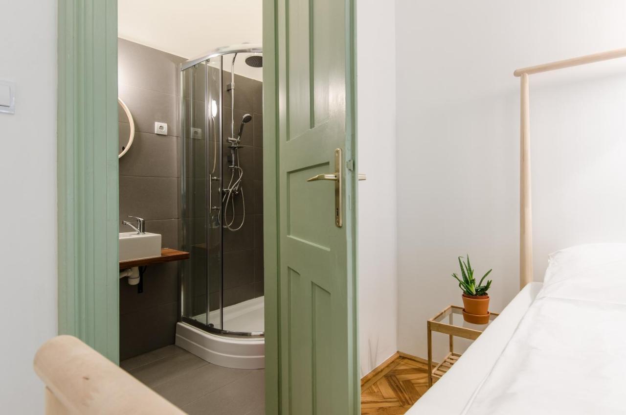B63 2 Bedroom Apartment In Heart Of City Budapest Eksteriør billede